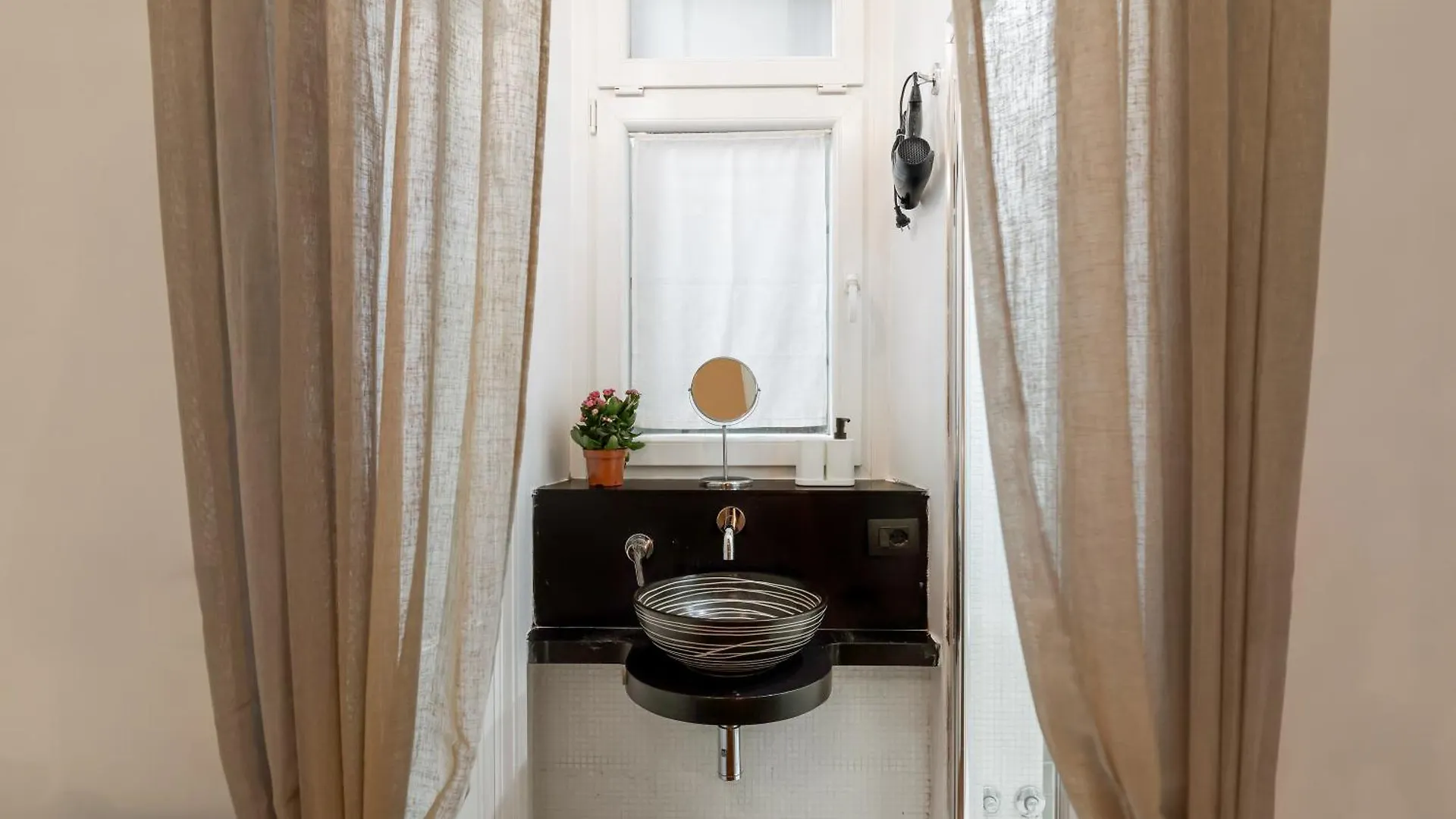 Fiori Suite Rome 0*,